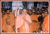 Swamishri responds with joy before Shastriji Maharaj