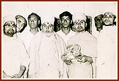 Swamishri and sadhus during a home-visit at Shri Dhanraj Shyamlal's (second from right) house in Mohadi