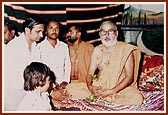 Swamishri in Varkheda, 1982