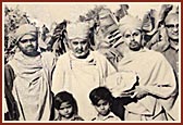 Swamishri sanctifies the farm of Shri Shaligram Maganbhai Patil (left) in Sakore, January 1976
