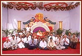 Devotees of Nasik with Swamishri