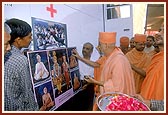 Swamishri performs pujan of a BAPS ambulance for the service of tribal people