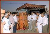 Swamishri performs the bhumi pujan ceremony of 'Bhakta English Medium School' of the Bhakta Samaj