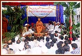 Swamishri addresses the assembly