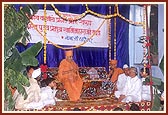 Swamishri addresses the assembly