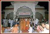 Swamishri departs from Kosindra