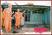 Swamishri explains about the well where Shastriji Maharaj used to bathe