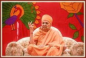 During his blessings Swamishri talks about the glory of Shastriji Maharaj, Nirgun Swami and the devotion and sacrifice of the devotees of Khandesh