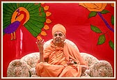 During his blessings Swamishri talks about the glory of Shastriji Maharaj, Nirgun Swami and the devotion and sacrifice of the devotees of Khandesh