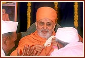 Swamishri is happy on meeting the local senior devotees&nbsp;
