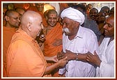 Shri Ragha Bharwad in a joyous mood during a conversation with Swamishri