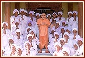 Swamishri with the devotees of Tajpur village