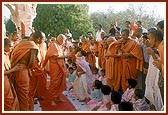 Swamishri with students of the mandir gurukul