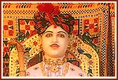 Dharmakunvar Harikrishnaji tame bhaktapati Bhagwan..." - Shri Harikrishna Maharaj
