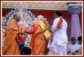 Swamishri with Vaishnav acharya Shri Manharlalji Maharaj