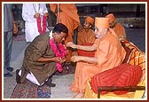 Swamishri blesses Pruthvendrasinh