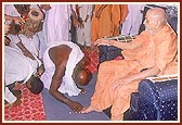 Swamishri blesses the devotees from Orissa
