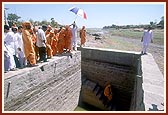 Darshan of Yogi Ghat by the banks of river Shetrunji where Jhina Bhagat (Yogiji Maharaj) used to meditate