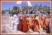 Darshan of Yogi Ghat by the banks of river Shetrunji where Jhina Bhagat (Yogiji Maharaj) used to meditate