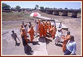 Darshan of Yogi Ghat by the banks of river Shetrunji where Jhina Bhagat (Yogiji Maharaj) used to meditate