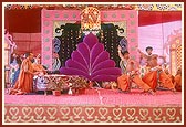 Odissi dancers from Orissa came for Swamishri's darshan and performed during his morning puja