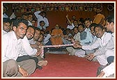 The village youths welcome Swamishri with a garland