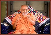 Swamishri in a joyous mood, clapping to the tune of a bhajan sung by sadhus