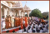 Swamishri blesses a balak who marches besides him