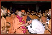 Shri Haka Bapu welcomes Swamishri  