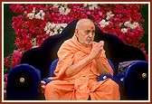 Swamishri during his morning puja