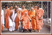 Swamishri observes the construction work