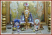 Seat of investiture where Shri Ramanand Swami appointed Shri Nilkanth Varni as the head of the Fellowship