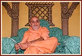  Swamishri in a joyous mood during a satsang assembly