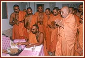  Swamishri engaged in darshan of Shri Harikrishna Maharaj during early morning