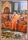  Swamishri prays to Yogiji Maharaj and then addresses the sadhus to live in accordance to the saintly life of Yogiji Maharaj