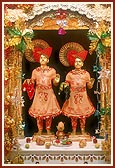  Shri Akshar Purushottam Maharaj adorned in chandan