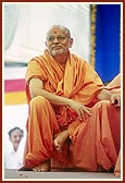  Pujya Ishwarcharan Swami, the personal attendant of Yogiji Maharaj, is pleased at the fulfillment of Yogiji Maharaj's wish for the initiation of 700 sadhus