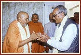  Vice President of India Shri Bhaironsinh Shekhawat arrives for Swamishri's darshan and receives his blessings