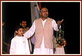 Balaks and kishores of Surat perform a drama 'Khoj' (Search)