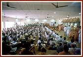 Swamishri performs the 