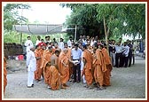 Swamishri discusses about the proposed new assembly hall
