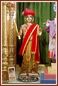 Shri Harikrishna Maharaj adorned in chandan