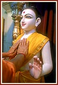 Swamishri performs the murti-pratishtha rituals of Shri Ghanshyam Maharaj