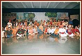 Swamishri with members of the Bal and Yuvak mandals who participated in 'Brahmanand Darshan' drama 