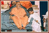 A child bows down to Swamishri during his presentation