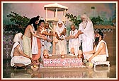 'Avo Nirkhiye Mandir' - an exquisite drama by members of the yuvak mandal depicting the necessity of mandirs in society