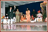 'Avo Nirkhiye Mandir' - an exquisite drama by members of the yuvak mandal depicting the necessity of mandirs in society