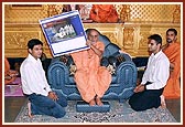 On 6th July Swamishri inaugurates the web site for Swaminarayan Mandir, Neasden, London, www.mandir.org 
