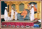 Children (shishus) voice their sentiments on the day of Swamishri's departure