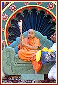 Swamishri holds a torch during the assembly
